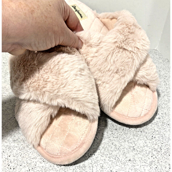 Dearfoams Pink Faux Fur Slippers Soft Crossover Padded Quilted Size L / 8-10 - Picture 5 of 9
